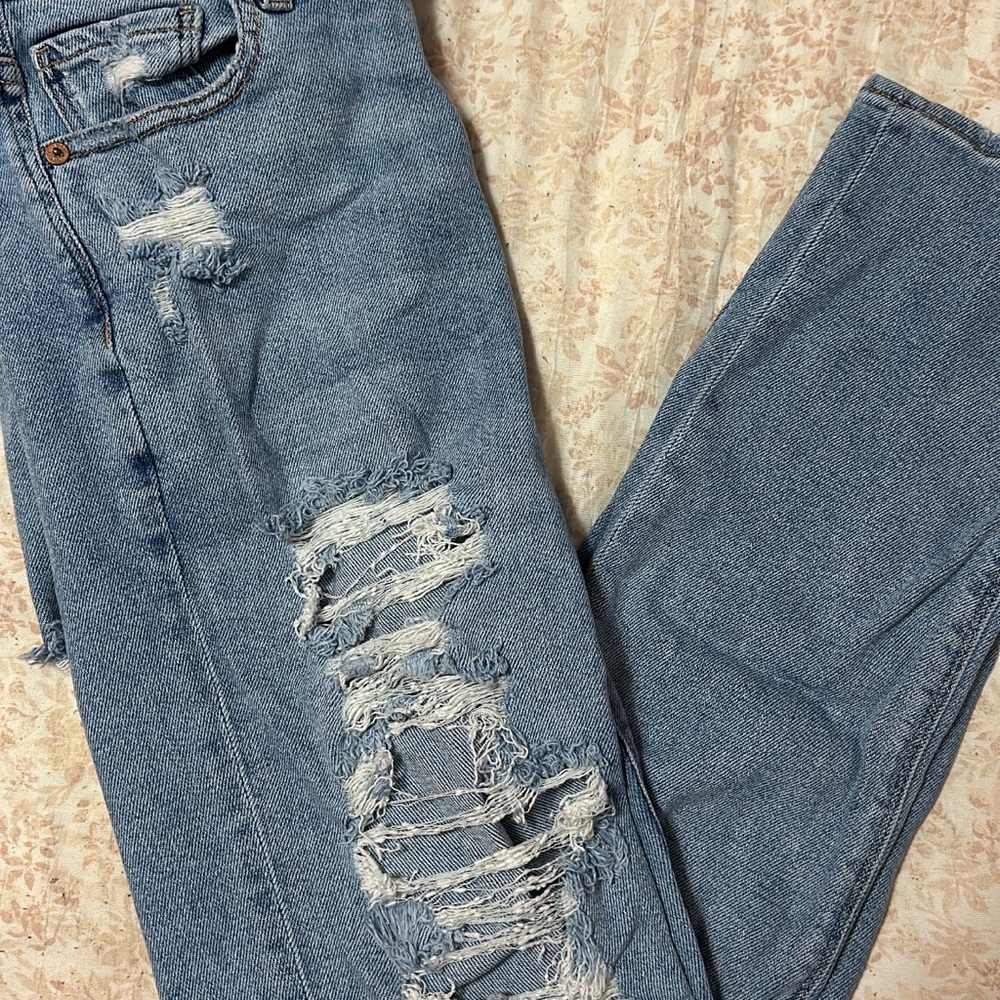 American Eagle Distressed Blue Jeans